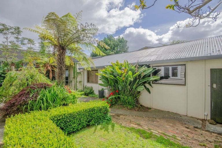Property details for 2a Ryburn Road, Mount Wellington, Auckland, 1062