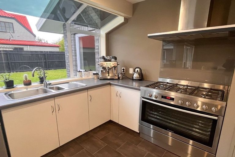 Photo of property in 142 Royal Park Drive, Parklands, Christchurch, 8083