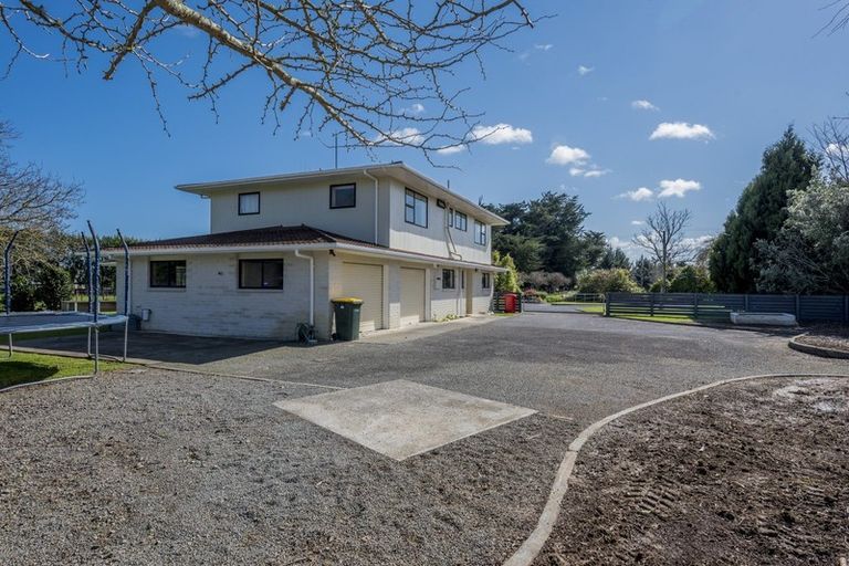 Photo of property in 292 Heatherlea Road East, Levin, 5571