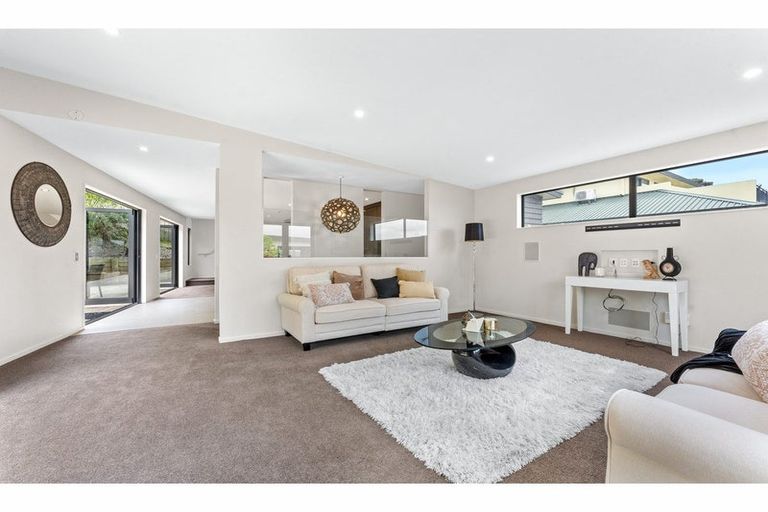 Photo of property in 21 Mariners View Road, Beach Haven, Auckland, 0626