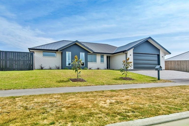 Photo of property in 15 Kingsdowne Drive, West Melton, 7618