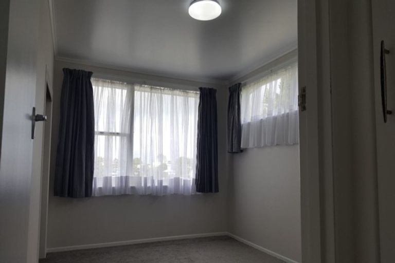 Photo of property in 59 Totaravale Drive, Totara Vale, Auckland, 0629