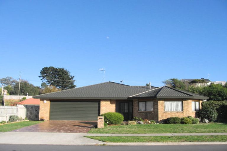 Photo of property in 12 Lorna Irene Drive, Raumati South, Paraparaumu, 5032