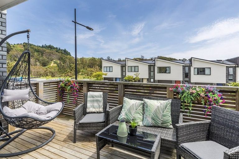 Photo of property in 43 Holystone Road, Whitby, Porirua, 5024