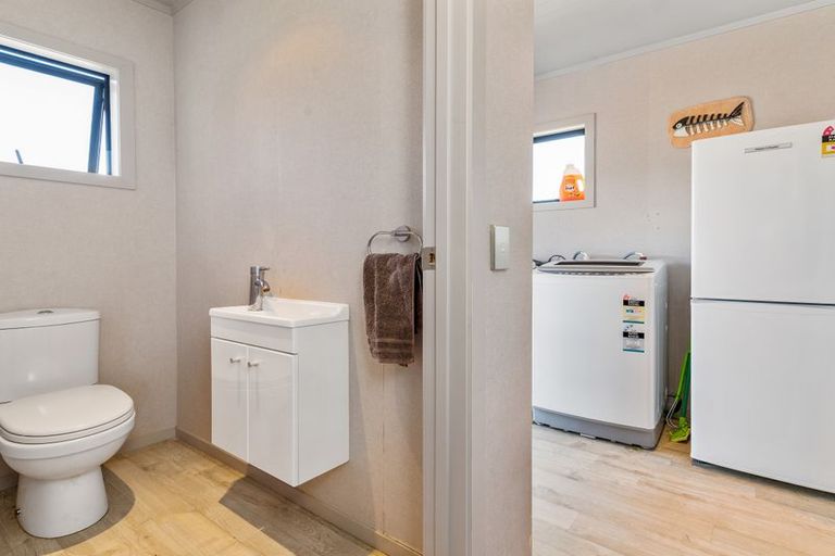 Photo of property in 136 Lisland Drive, Kinloch, Taupo, 3377