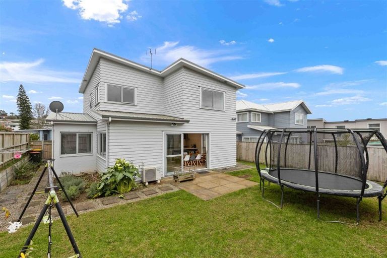 Photo of property in 11 Kukuwai Avenue, Red Beach, 0932