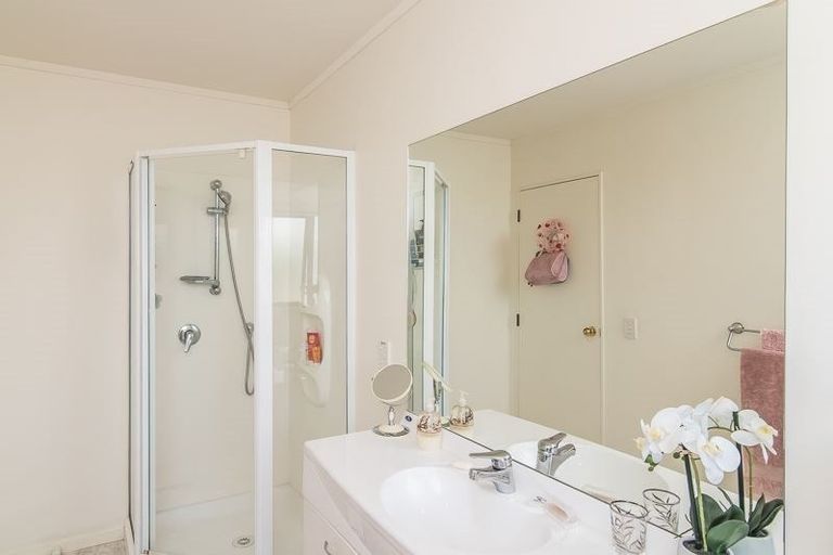 Photo of property in 12 San Priamo Place, Paraparaumu Beach, Paraparaumu, 5032