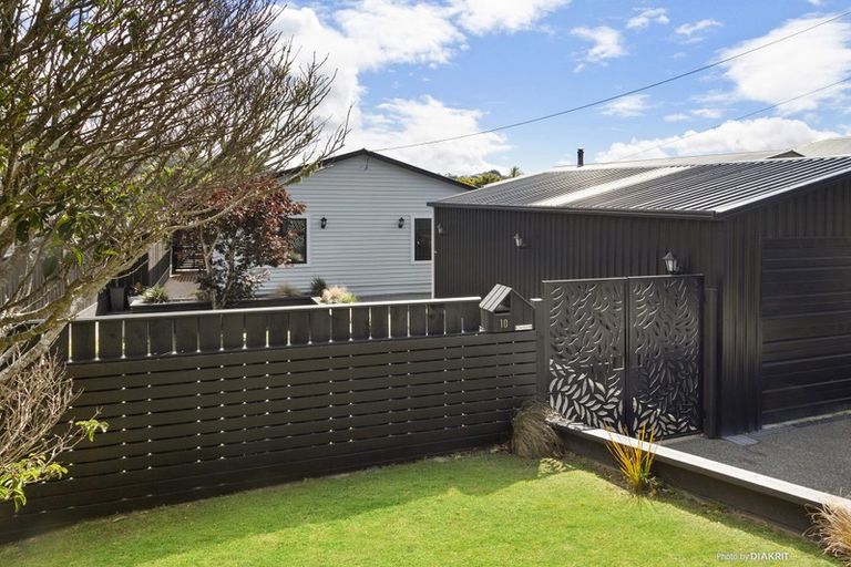 Photo of property in 10 Tarawera Road, Johnsonville, Wellington, 6037