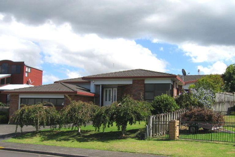 Photo of property in 3 Marlin Street, West Harbour, Auckland, 0618