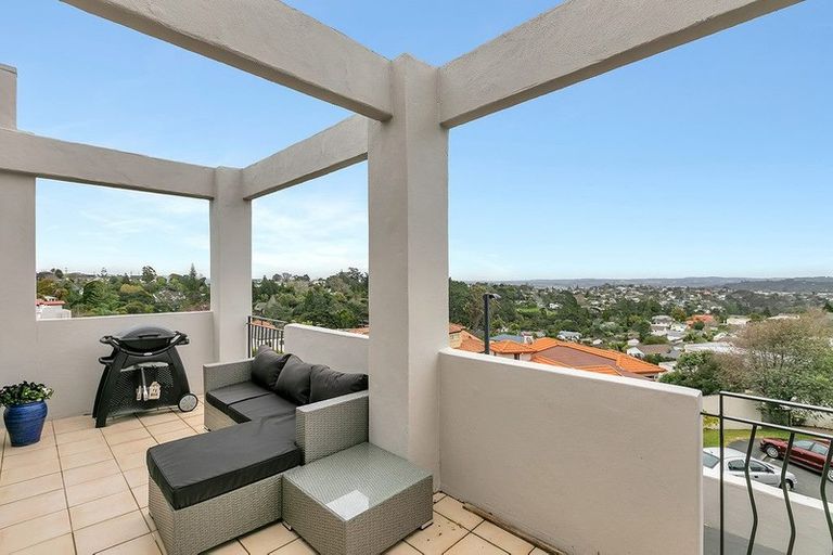 Photo of property in 3/5 Monte Cassino Place, Birkdale, Auckland, 0626