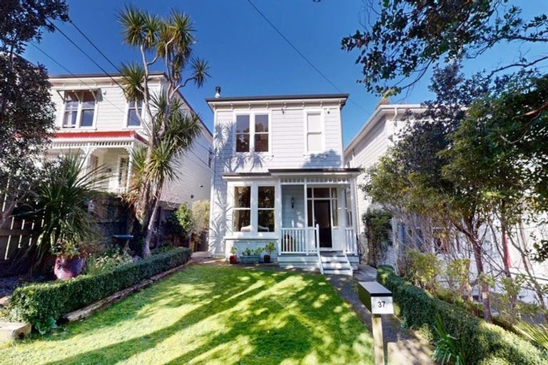 Photo of property in 37 Grove Road, Kelburn, Wellington, 6012