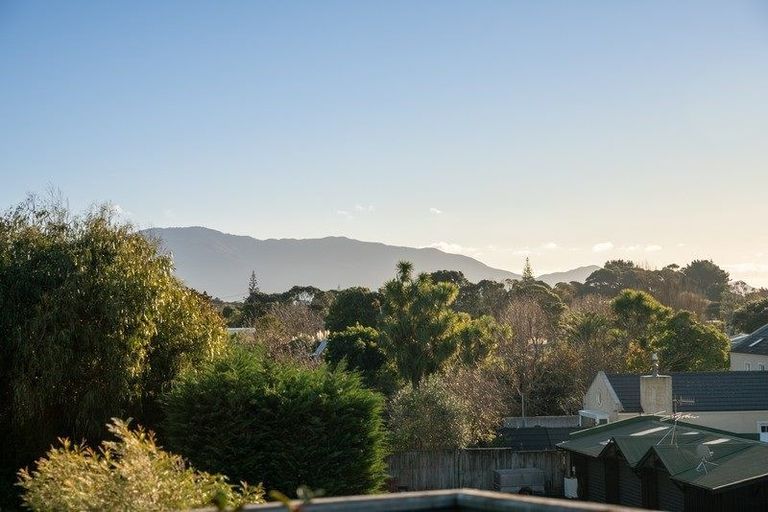 Photo of property in 17 Fairway Oaks Drive, Waikanae Beach, Waikanae, 5036