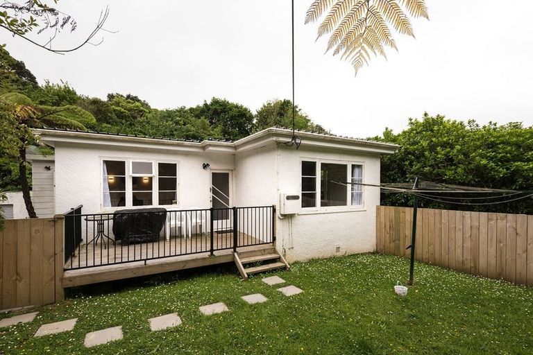 Photo of property in 30 Lyndhurst Road, Tawa, Wellington, 5028