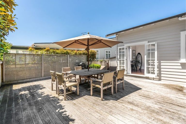 Photo of property in 1/2 Tennyson Street, Northcote Point, Auckland, 0627