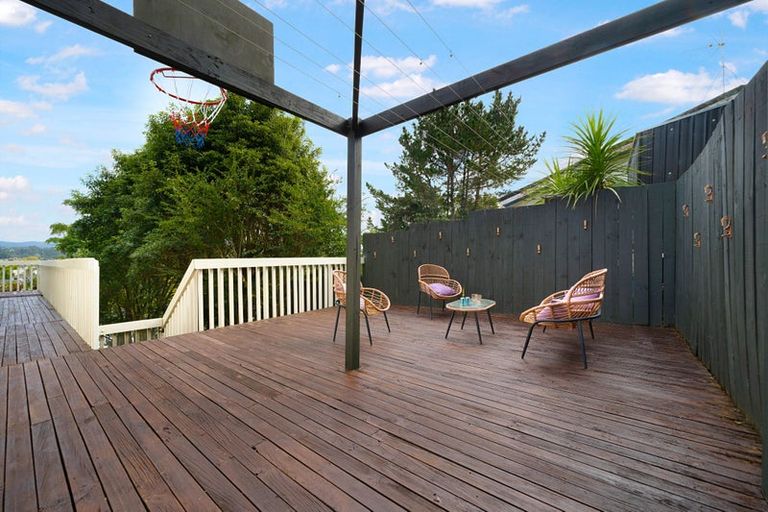 Photo of property in 2/31 Rangeview Road, Sunnyvale, Auckland, 0612