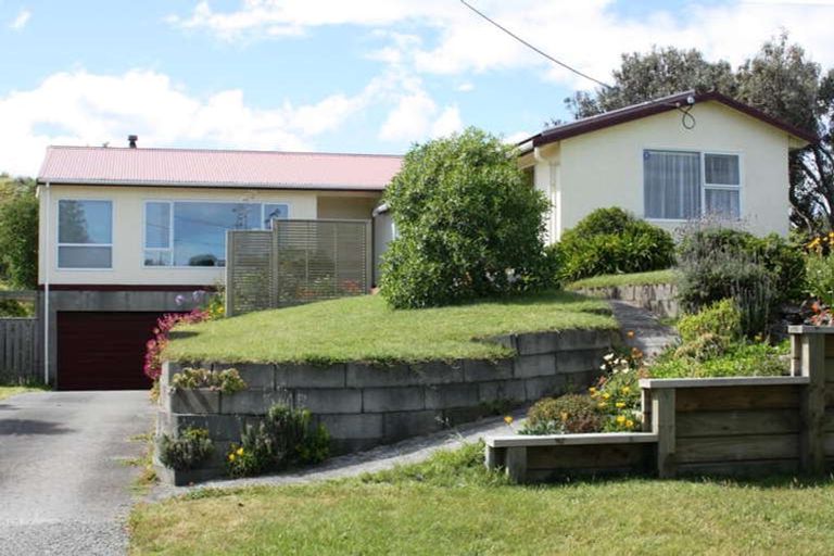 Photo of property in 50 Moana Street, Otaki Beach, Otaki, 5512