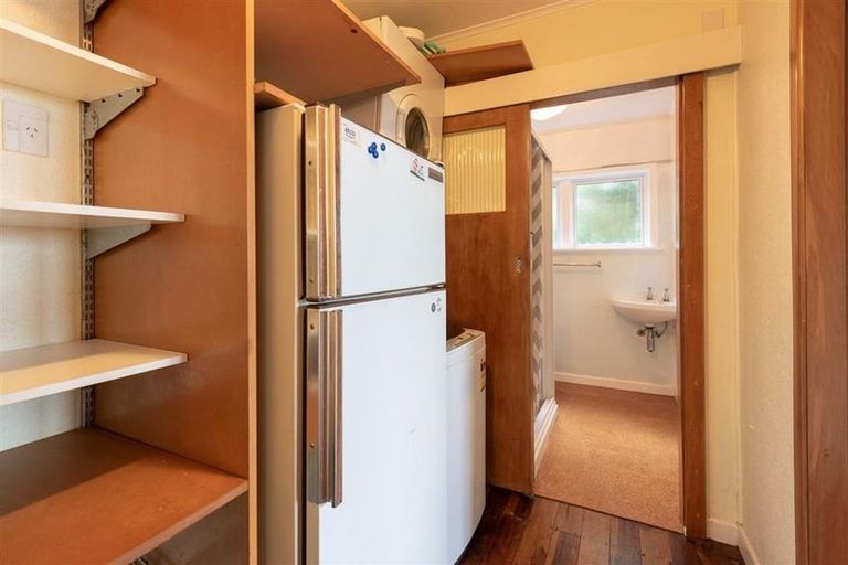 Photo of property in 118 Kelburn Parade, Kelburn, Wellington, 6012