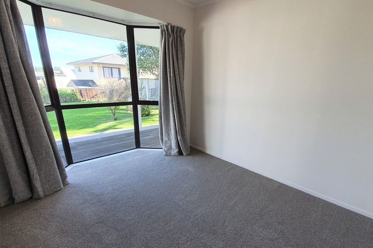 Photo of property in 19b Kay Drive, Blockhouse Bay, Auckland, 0600