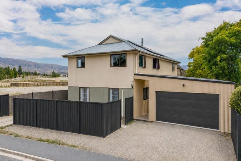 Photo of property in 2 Clutha Street, Alexandra, 9320