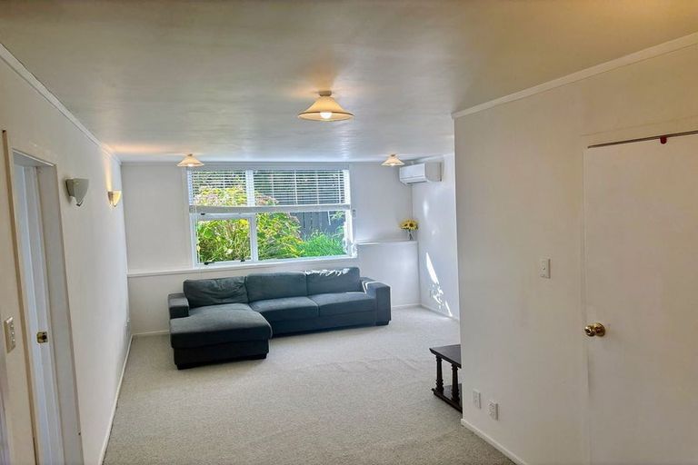 Photo of property in 11 Roberts Road, Glenfield, Auckland, 0629