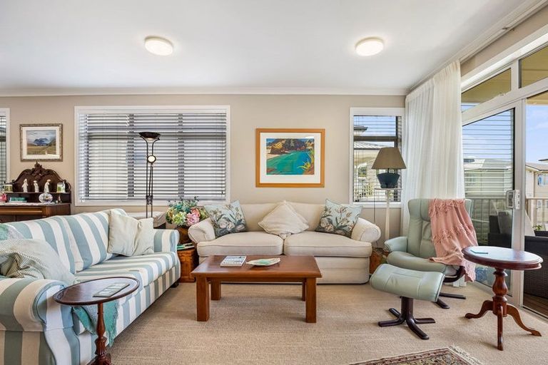 Photo of property in 48 Landmark Terrace, Orewa, 0931