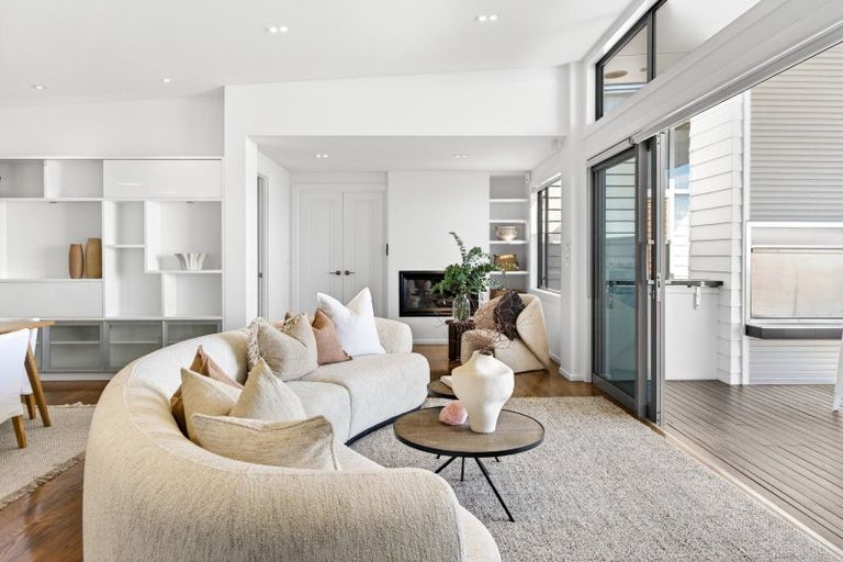 Photo of property in 40 Roslyn Road, Bluff Hill, Napier, 4110