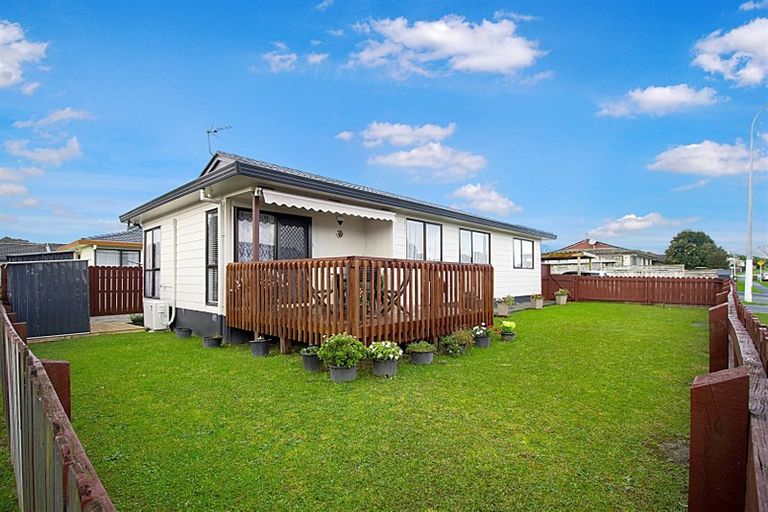 Photo of property in 1/229 Waitemata Drive, Ranui, Auckland, 0612