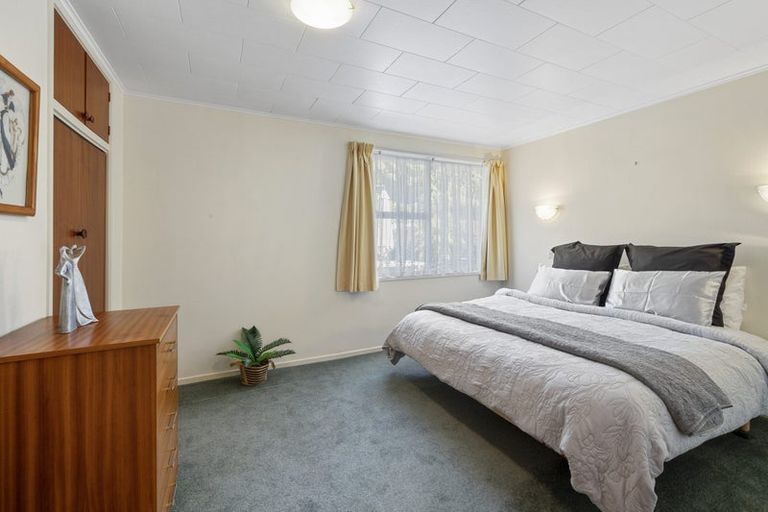Photo of property in 1/12 Ambury Place, Merrilands, New Plymouth, 4312