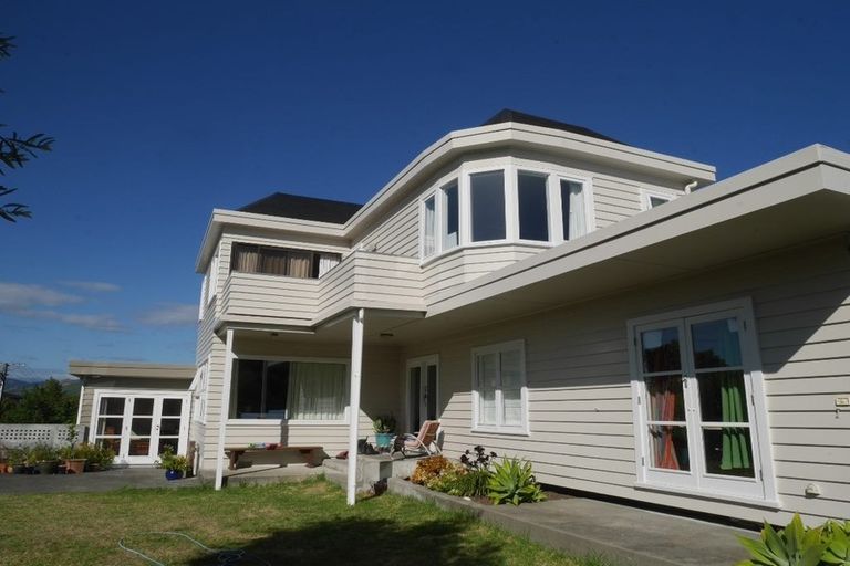 Photo of property in 18 Kirkway, Raumati Beach, Paraparaumu, 5032