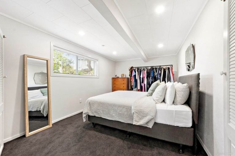 Photo of property in 31 Malmo Place, Massey, Auckland, 0614