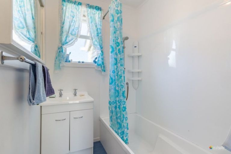 Photo of property in 16 Gear Terrace, Ranui, Porirua, 5024