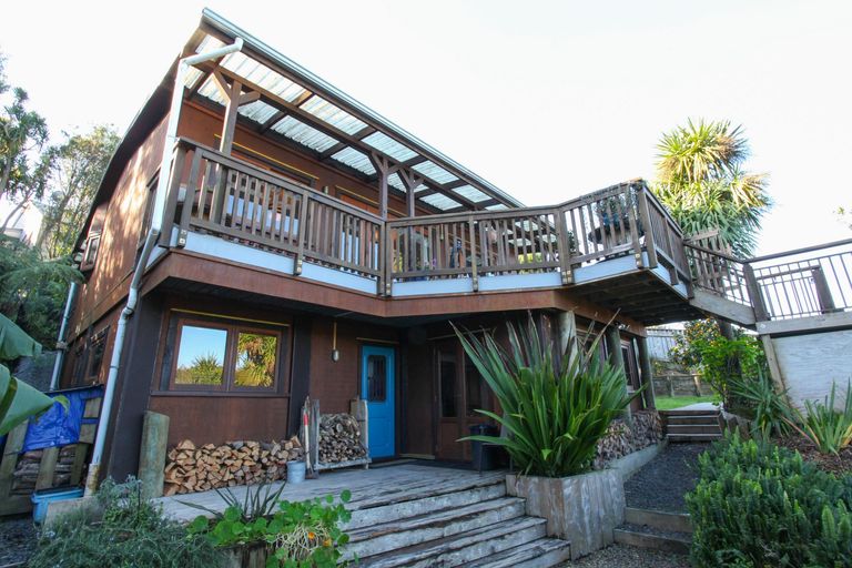 Photo of property in 11 Robertson Street, Raglan, 3225