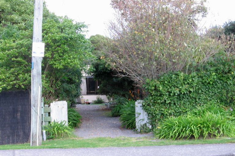 Photo of property in 50 Waimea Road, Waikanae Beach, Waikanae, 5036