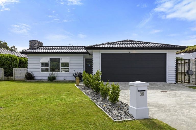 Photo of property in 38 Brian Morgan Terrace, Wainuiomata, Lower Hutt, 5014