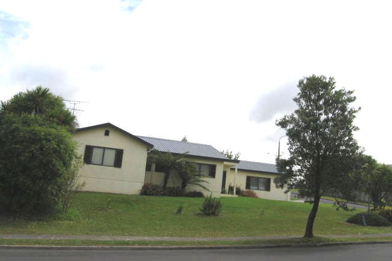 Photo of property in 71 Barbados Drive, Unsworth Heights, Auckland, 0632