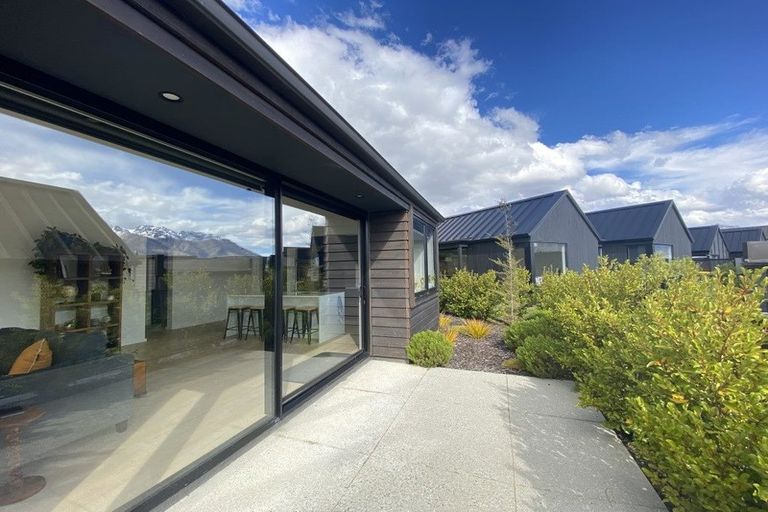 Photo of property in 2 Kotuku Lane, Jacks Point, Queenstown, 9371