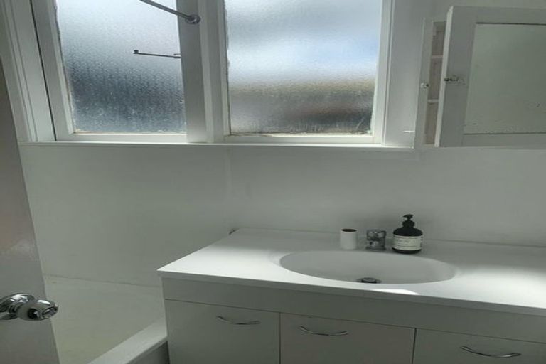 Photo of property in 33 Constable Street, Newtown, Wellington, 6021