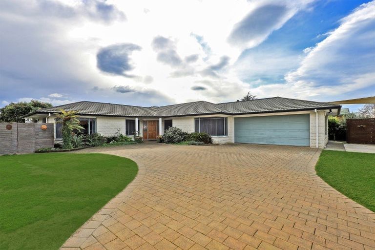 Photo of property in 28 Kensington Drive, Taradale, Napier, 4112