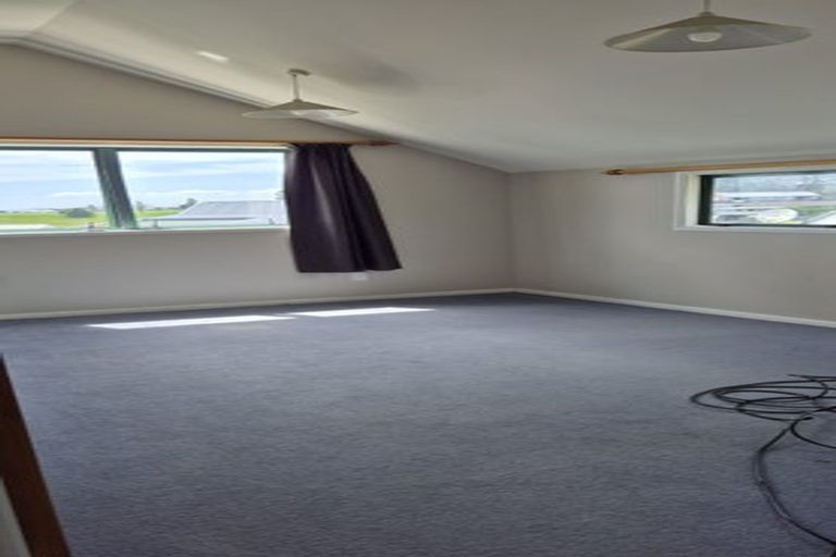 Photo of property in 2/485 Don Buck Road, Massey, Auckland, 0614