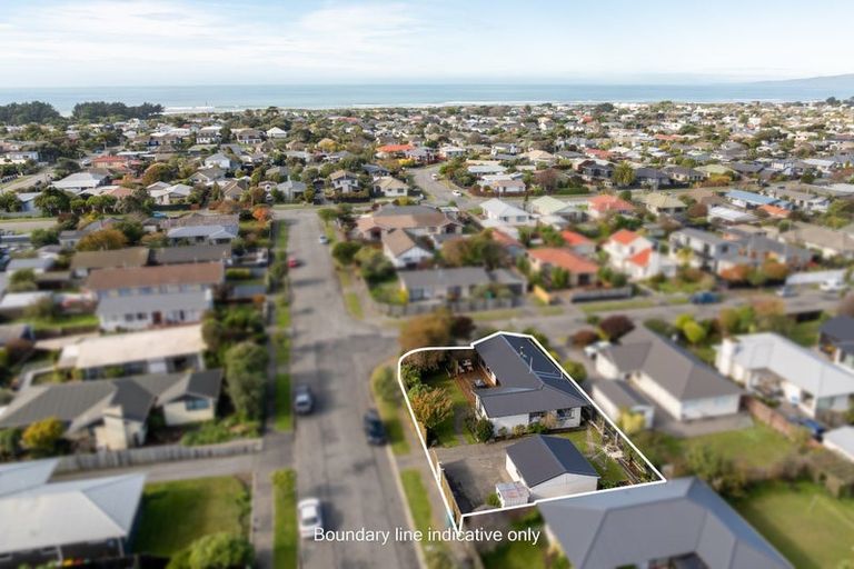 Photo of property in 11 Pegasus Avenue, North New Brighton, Christchurch, 8083