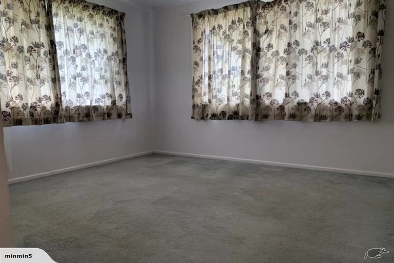 Photo of property in 5 Ingleby Place, Kelston, Auckland, 0602