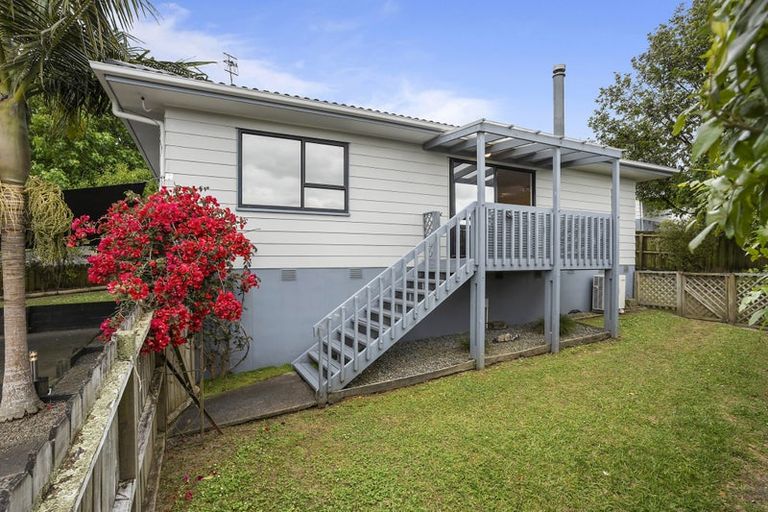 Photo of property in 9 Kupari Place, Totara Vale, Auckland, 0629
