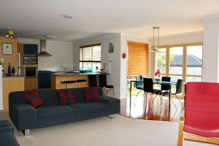 Photo of property in 28 Black Teal Close, Unsworth Heights, Auckland, 0632