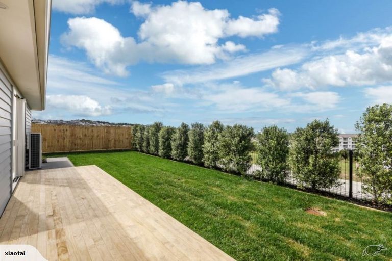 Photo of property in 137 Godfrey Drive, Orewa, 0931