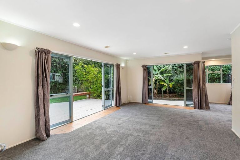 Photo of property in 1 Halldene Terrace, Red Beach, 0932