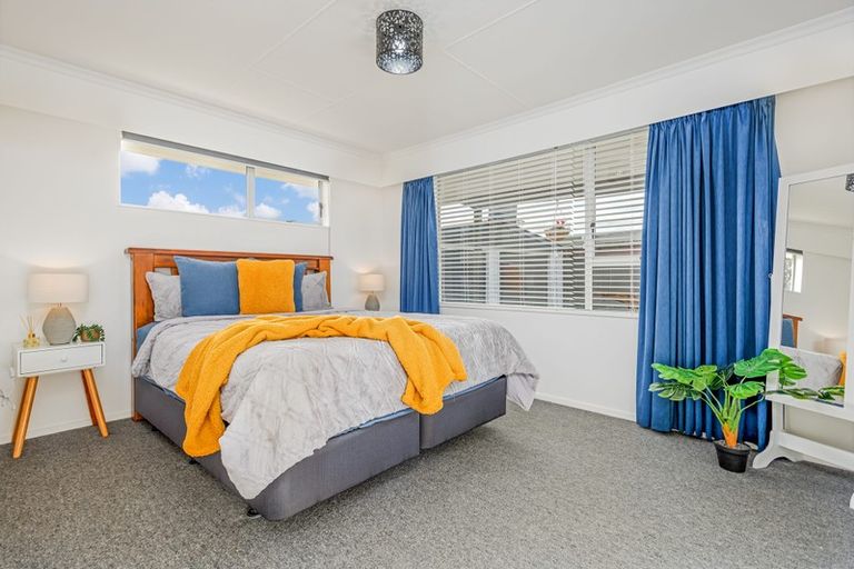 Photo of property in 76 John F Kennedy Drive, Milson, Palmerston North, 4414