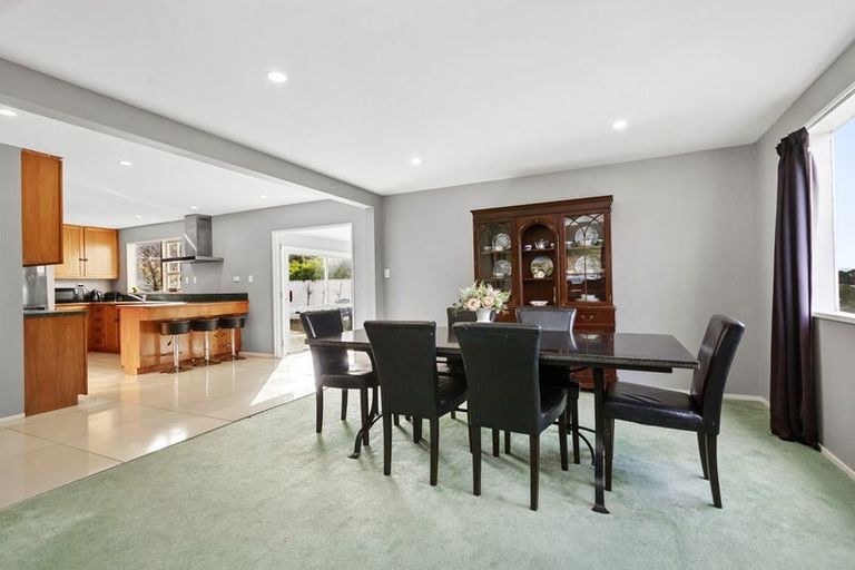 Photo of property in 7 Saint Hildas Glade, Tawa, Wellington, 5028