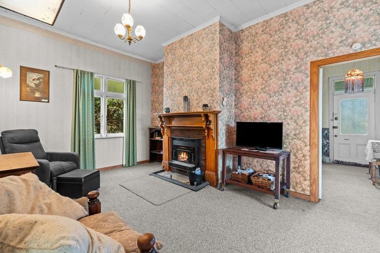 Photo of property in 27 Dublin Street, Martinborough, 5711