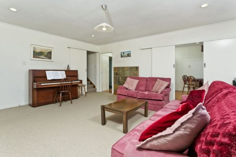 Photo of property in 43 Juniper Road, Sunnynook, Auckland, 0620