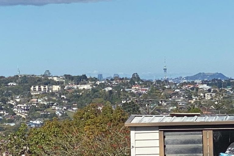 Photo of property in 927 East Coast Road, Northcross, Auckland, 0632